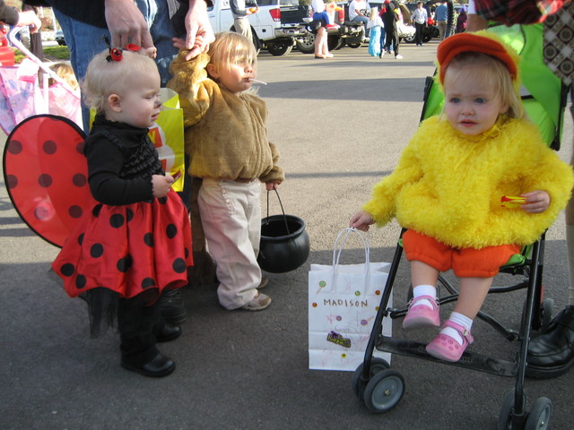 Ducky Madison and Lady bug friend Emery going trunk or treating
